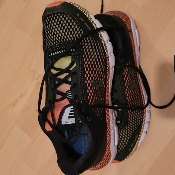 UNDER ARMOUR SHOES - Picture 5 of 5